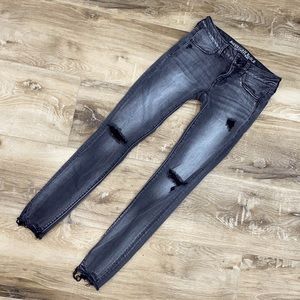 Black distressed skinny jeans